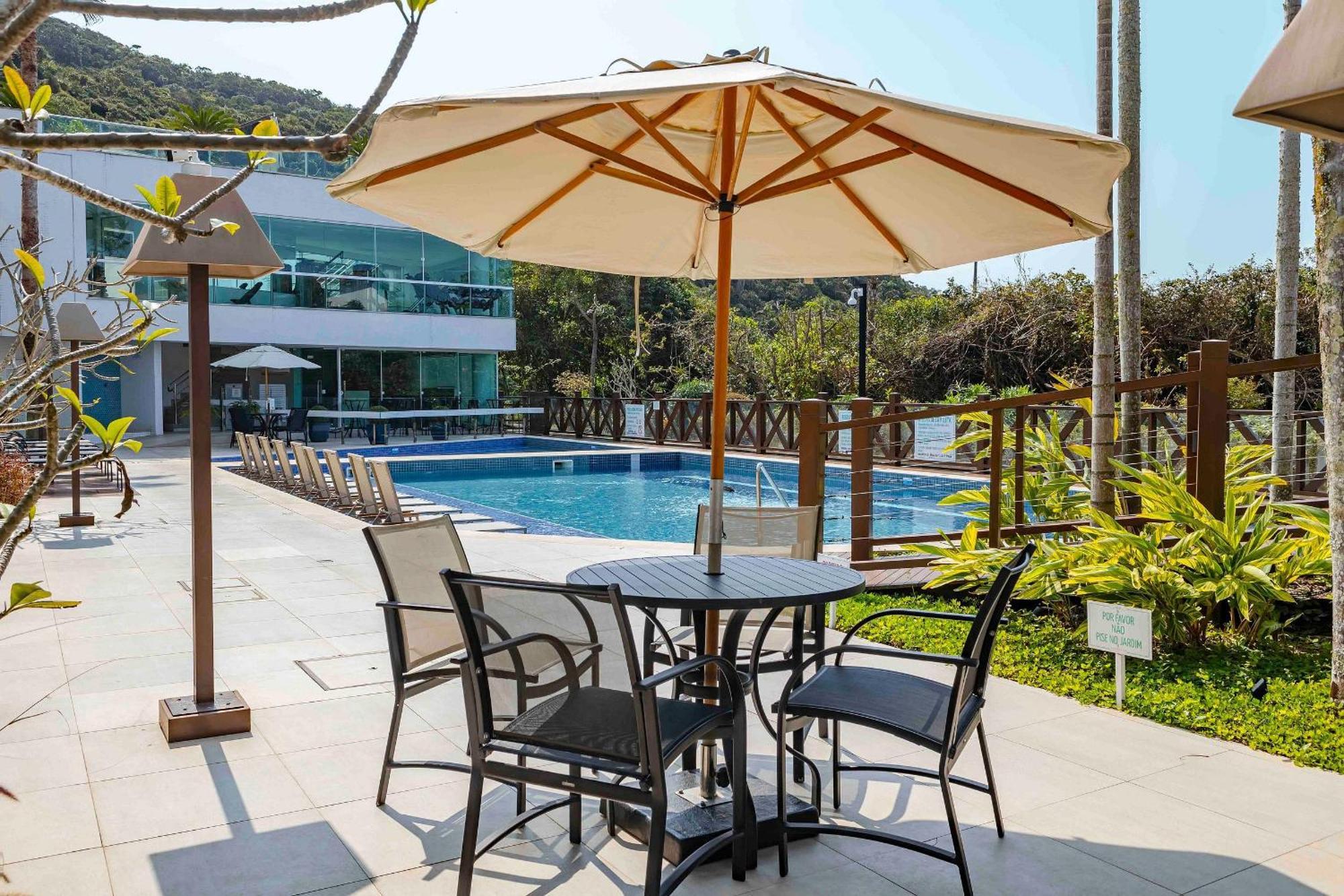 בומבינאס Varandas Do Atlantico - Confortavel Apto Em Condominio Pe Na Areia מראה חיצוני תמונה